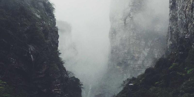 游戏内虚拟物品价格波动规律研究：从装备交易看网络游戏经济